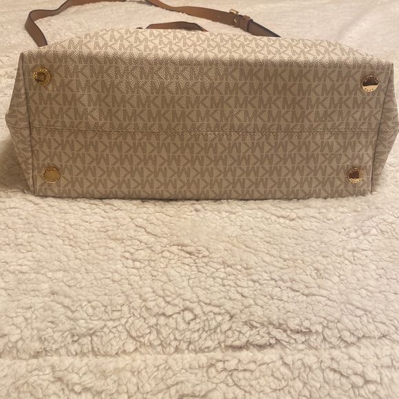 Michael Kors Shoulder/Crossbody 14”x13x6” - Picture 2 of 10